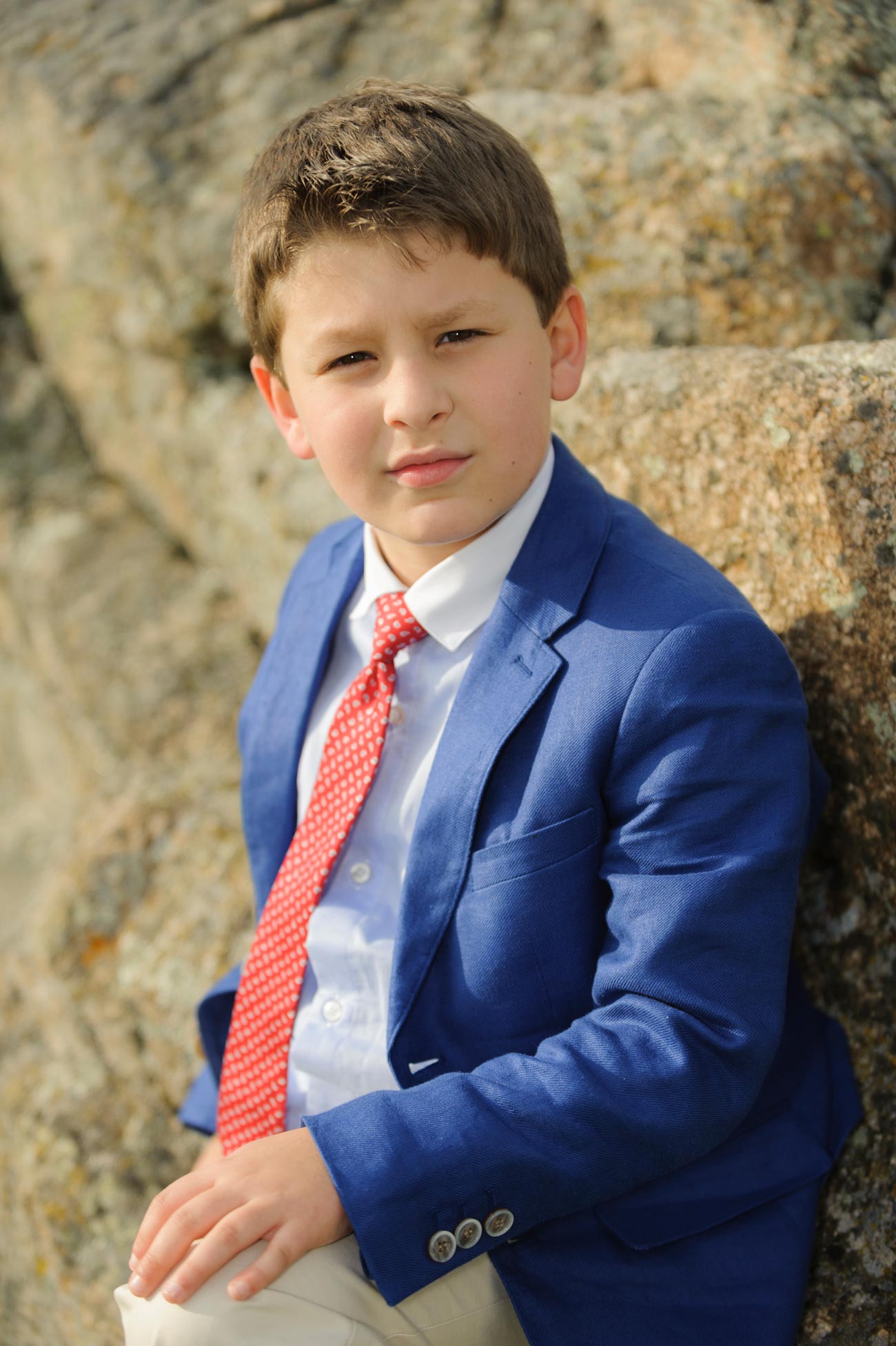 Niño con corbata el día de su comunión